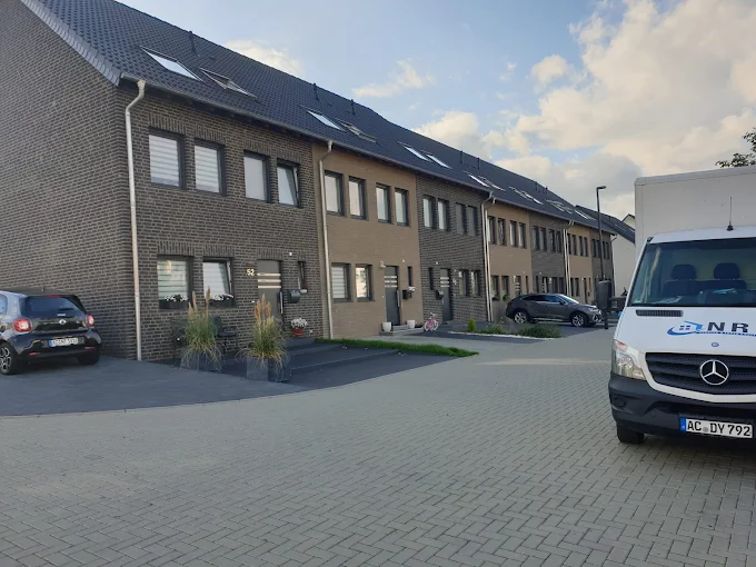 Neubau von 7 Reihenhäusern in Eschweiler mit Fenstern und Türen von NRG Bauelemente